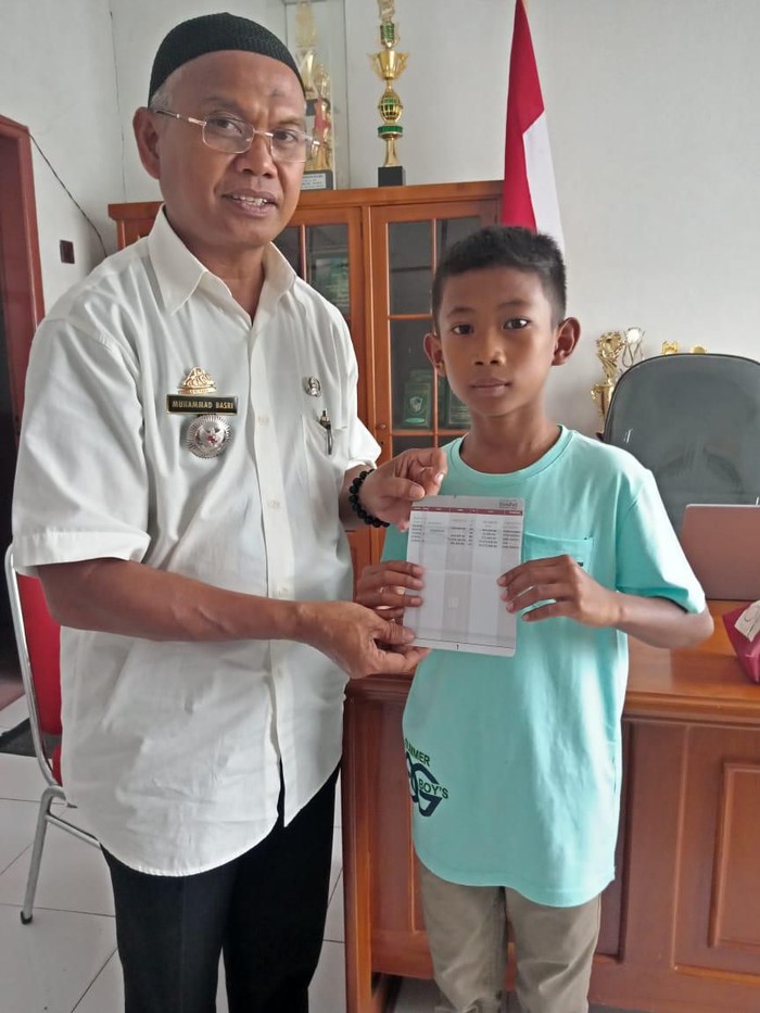 Aan Bocah SD Buruh Batu-bata di Sidrap Sulsel Dapat Bantuan Jokowi