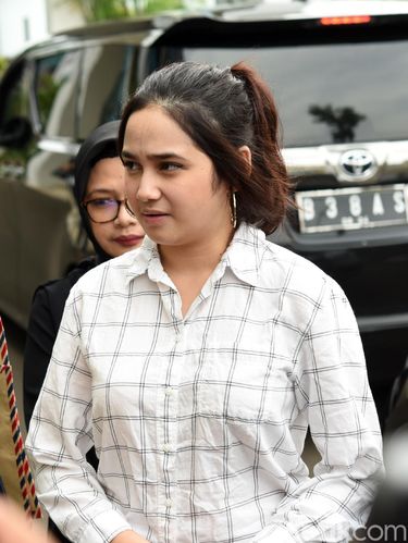Syifa Hadju / 