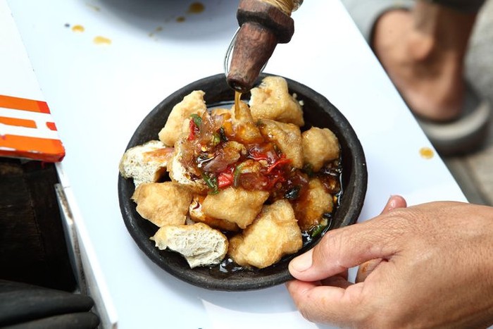Making Indonesian Food Tahu Gejrot traditional from Cirebon and lots of tofu