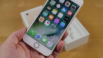 9. iPhone 7 dengan pangsa pasar 1,1%. Foto: istimewa