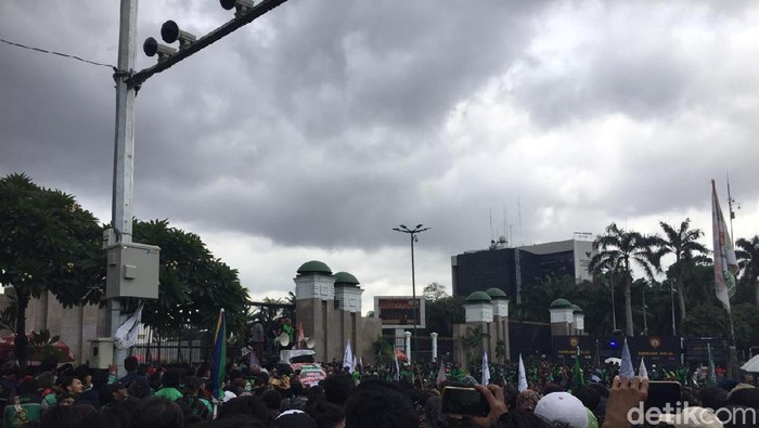 Demo ojol di Gedung DPR RI