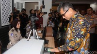 Sama seperti membuat SIM pada umumnya, para pemohon juga harus melakukan sidik jari saat melakukan pembuatan SIM internasional.