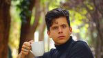 Pesona Keren Youtuber Rudy Mancuso Saat Ngopi Santai
