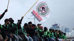Foto: Ojol Hijaukan Gedung DPR