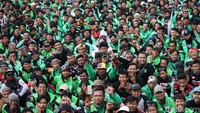 Massa Ojol meminta Wakil Ketua Komisi V Nurhayati Monoarfa mundur.