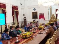 Jokowi Sambut Tony Blair dan Bos Soft Bank di Istana