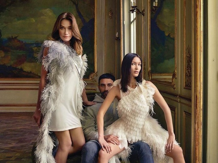 Bella Hadid dan Carla Bruni Bella Hadid dan Carla Bruni