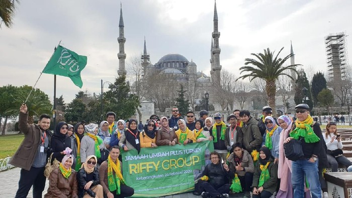 Wamad bersama istri dan rombongan calon jemaah umroh saat berada di Turki, Jumat (28/2/2020).