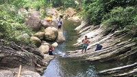 Destinasi wisata ini terletak di Desa Kalumammang, Kecamatan Alu. Tidak mudah untuk menjangkau desa ini. Perjalanan menggunakan sepeda motor saya tempuh selama lebih kurang satu jam. (Abdy Febriady/detikcom)