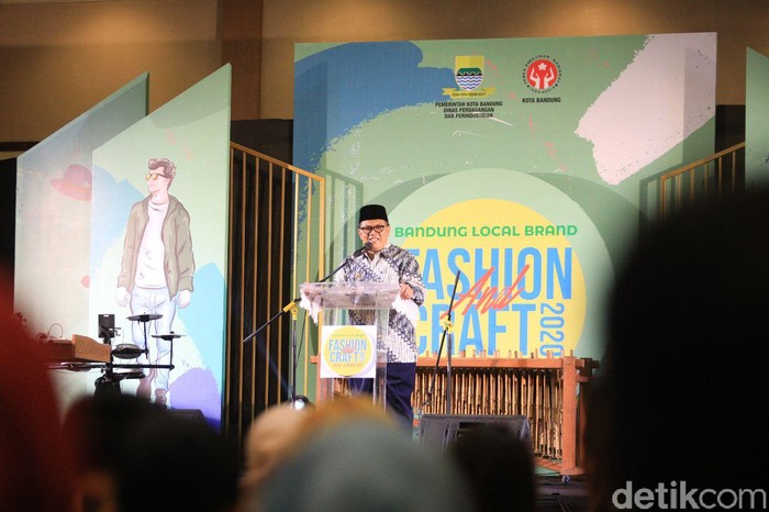 Pameran fesyen dan kerajinan tangan kreatif Bandung