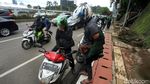 Ada Sweeping Aksi Demo, Ojol yang Narik Penumpang Ganti Jaket