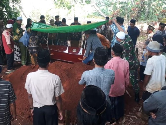 Pemakaman jasad TKI dari Hong Kong, Siti Khotijah di Batang, Jumat (28/2/2020).
