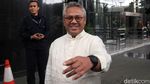 Lambaian Tangan Ketua KPU Usai Diperiksa KPK Soal Suap PAW DPR