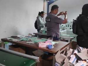 Polisi Buru Pemilik Pabrik Penimbun 30 Ribu Masker Ilegal