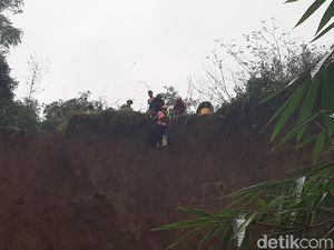 8 Jenazah Direlokasi dari Bibir Tebing yang Longsor di TPU Bogor
