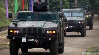 Raymundo Dv Elefante melihat langsung kendaraan tempur buatan PT Pindad ini. Dari mulai Komodo 4x4 Missile Launcher, Water Canon, Anoa 6x6 Mortar dan Mine Resistance APC Sanca 4x4.