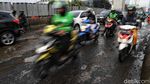Musim Hujan, Jalan Boulevard Kelapa Gading Rusak Parah