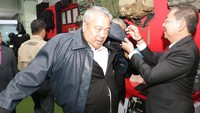 Beberapa produk yang diamati oleh Elevante, yakni helm dan rompi antipeluru, pakaian lengkap pasukan anti huru-hara, serta jaket antipeluru. Direktur Utama PT Jala Berikat Nusantara Perkasa dan PT Ridho Agung Mitra Abadi (J-FORCES) Johny Tanoto memakai jaket kepada Wamenhan Filipina.