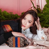 Bicara mengenai resep kecantikannya, pemilik department store tersebut mengaku memang rutin mengaplikasikan skincare baik pada tubuh dan wajah. Tapi ada satu bagian yang kini diperhatikannya lebih yaitu leher. Foto: Instagram @aimeeyunyunsun