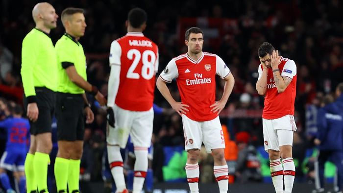 Arsenal LONDON, ENGLAND - FEBRUARY 27: Granit Xhaka of Arsenal FC looks on dejected after his side concede their second goal during the UEFA Europa League round of 32 second leg match between Arsenal FC and Olympiacos FC at Emirates Stadium on February 27, 2020 in London, United Kingdom. (Photo by Julian Finney/Getty Images)