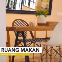 Ruang makan dan dapur dibuat menyatu dengan ruang keluarga. Area ini didesain simpel namun tetap nyaman dan terlihat rapi. Foto: Screenshot YouTube/ The Project Trans TV