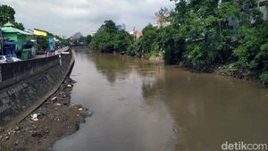 Pak Anies, Proyek Antibanjir di Ciliwung Kapan Lanjut Lagi?