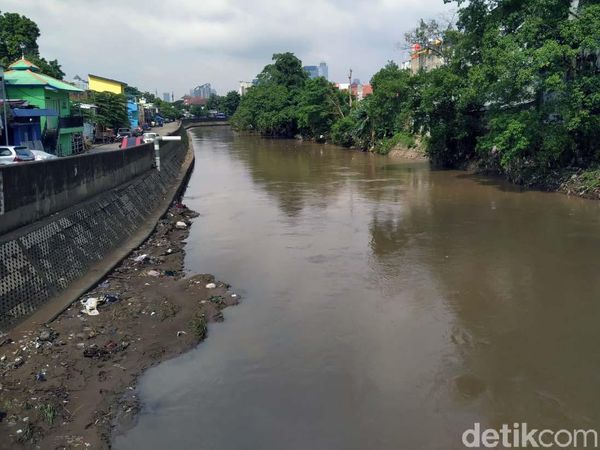 Pak Anies, Proyek Antibanjir di Ciliwung Kapan Lanjut Lagi?