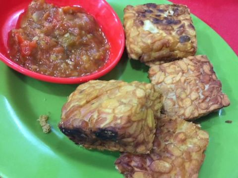 Seafood & Uduk Remaja 94 : Krenyes Enak Lele Keriting dan Tumis Kangkung 