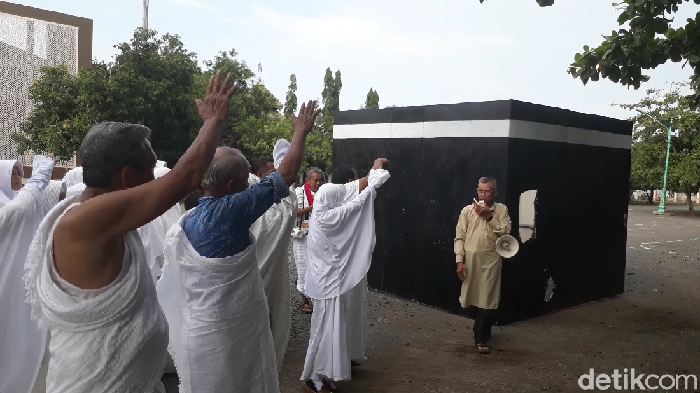 Calon calon jamaah umroh manasik di Brebes, Jumat (28/2/2020).