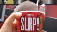 Semua perusahaan makanan yang mengirimkan makanan kepada wartawan di Istana Negara, mengungkapkan bahwa mereka melakukan hal ini untuk mendukung para wartawan dan awak media yang bekerja tanpa henti untuk melaporkan situasi terbaru gejolak politik di Malaysia. Foto: Istimewa/Says