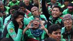 Foto: Ojol Hijaukan Gedung DPR