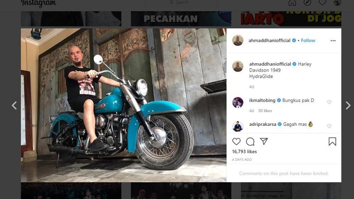 Ahmad Dhani naik Harley Davidson