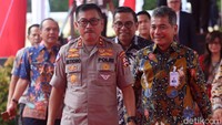 Kakorlantas Irjen Pol Istiono meninjau proses pembuatan SIM internasional secara online.