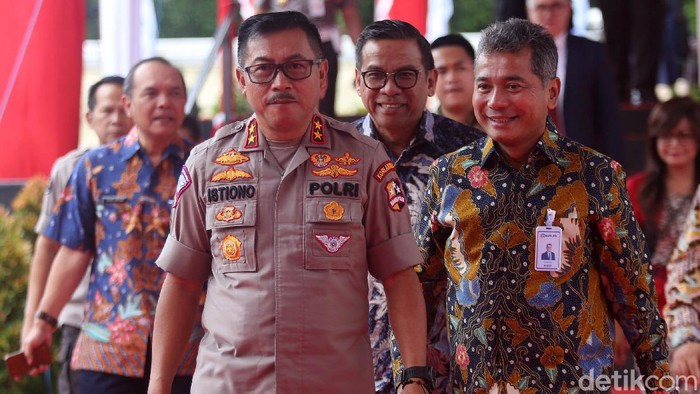 Kakorlantas Irjen Pol Istiono meresmikan layanan Surat Izin Mengemudi (SIM) Internasional online di Jakarta, Jumat (28/2/2020). SIM Internasional ini berlaku selama 3 tahun dan bisa digunakan di 188 negara.