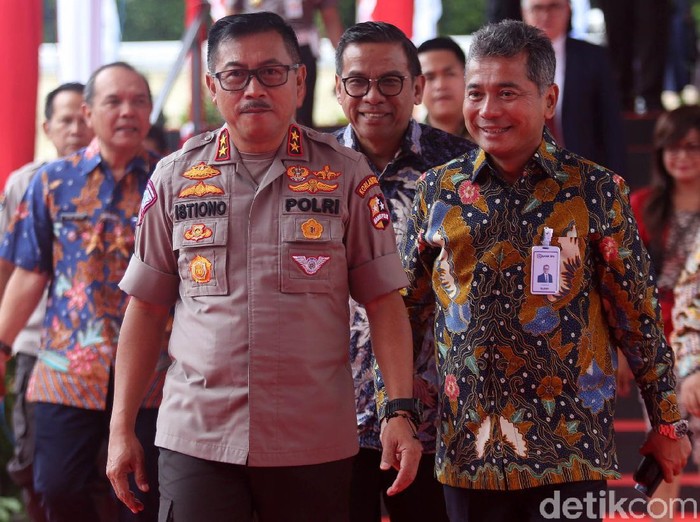 Kakorlantas Irjen Pol Istiono meresmikan layanan Surat Izin Mengemudi (SIM) Internasional online di Jakarta, Jumat (28/2/2020). SIM Internasional ini berlaku selama 3 tahun dan bisa digunakan di 188 negara.