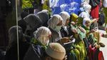 Ekspresi Kesedihan Calon Jemaah Umroh asal Sumsel