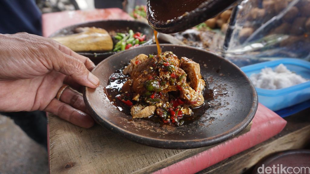 tahu gejrot bang jack legendaris di jakarta