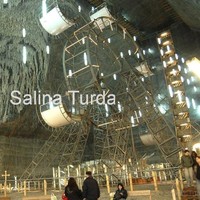 Setelah tak lagi menjadi tambang garam, gua ini sempat dimanfaatkan sebagai tempat persembunyian saat sedang terjadi Perang Dunia II. Namun sekarang, tempat yang bernama Salina Turda ini telah disulap menjadi sebuah taman hiburan bawah tanah yang sangat keren.  Foto: Dok. Salina Turda