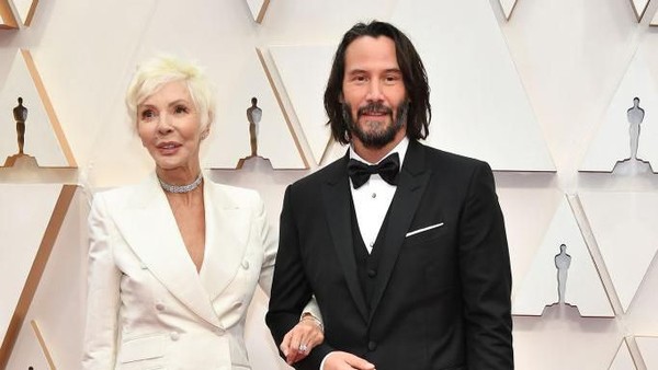 Anak Mami, 9 Pria Ganteng Ini Tak Gandeng Kekasih Tapi Ibunya ke Red Carpet