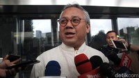 Dalam kasus ini, ada empat tersangka yang dijerat KPK sebagai tersangka, yaitu eks Komisioner KPU Wahyu Setiawan, Agustiani Tio Fridelina, Saeful, dan Harun Masiku. Saeful dan Harun dijerat sebagai pemberi suap, sedangkan Wahyu dan Agustiani adalah penerimanya.