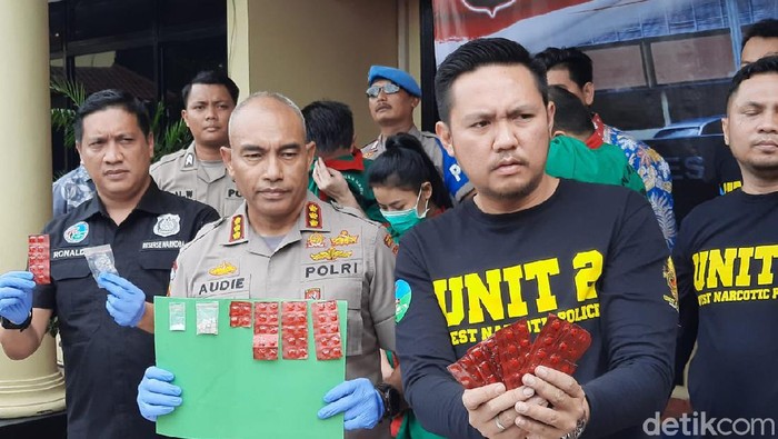 Polres Jakarta Barat rilis kasus narkoba artis Vitalia Sesha (Yogi Ernes/detikcom)