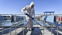 Hal itu dilakukan karena jumlah kasus virus corona di wilayah Italia kembali mengalami lonjakan, dengan sejauh ini mencapai 655 kasus. Sedikitnya 17 orang meninggal dunia akibat virus corona di wilayah Italia.