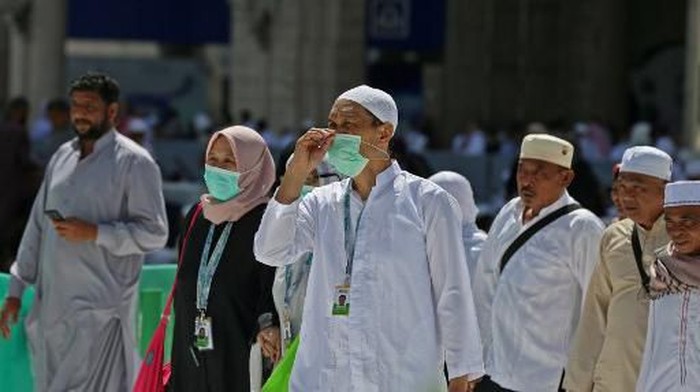 Pemerintah Arab Saudi menyetop sementara perjalanan umroh akibat merebaknya virus corona (COVID-19). Berikut foto-fotonya pascapelarangan.