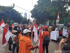 Demo di IRTI Monas, Massa Gerakan Oranye Minta Anies Lengser