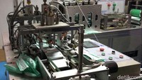 Polisi juga menyita sejumlah mesin produksi masker.