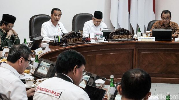 Presiden Jokowi memimpin ratas