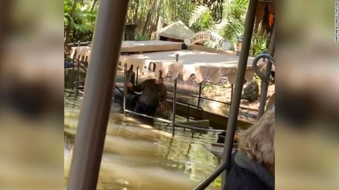 Perahu Tenggelam di Disney World AS