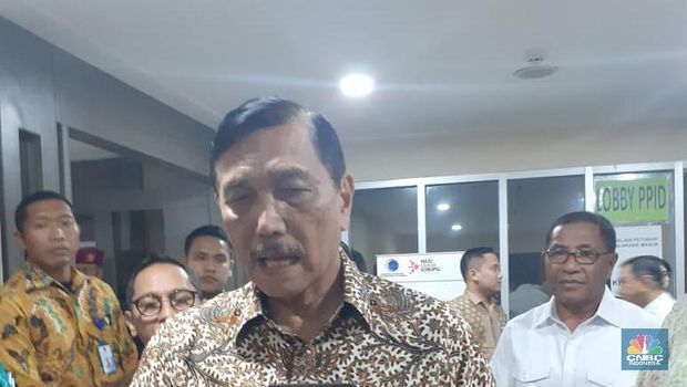 Menko Maritim Luhut Binsar Pandjaitan (CNBC Indonesia/Anisatul Umah)