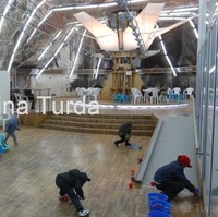 Uniknya lagi, udara di dalam taman hiburan Salina Turda ini juga dipercaya memiliki beberapa manfaat bagi kesehatan. Beberapa orang mengatakan bahwa udara di dalam gua garam ini dapat membantu mengobati penyakit asma, demam, penyakit kulit dan pernapasan. Tertarik berkunjung? Foto: Dok. Salina Turda