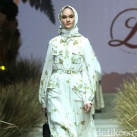 Menggunakan bahan-bahan alami dan proses pembuatan yang juga dibantu dengan alam membuat Murni series memiliki tantangan tersendiri. Hal itu diungkapkan Bella yang menuturkan bahwa produksi L by LCB untuk Murni series terhambat jika musim hujan. Foto: Mohammad Abduh/Wolipop